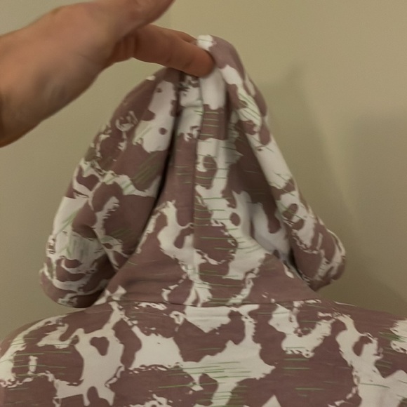 (NWOT) Gymshark Camo Graphic Oversized White/ Purple Hoodie, Medium - Picture 11 of 15